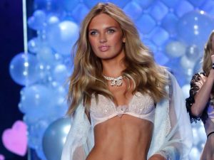 Read more about the article „Victoria’s Secret“ angelo Martha Hunt  kasdienė  apranga